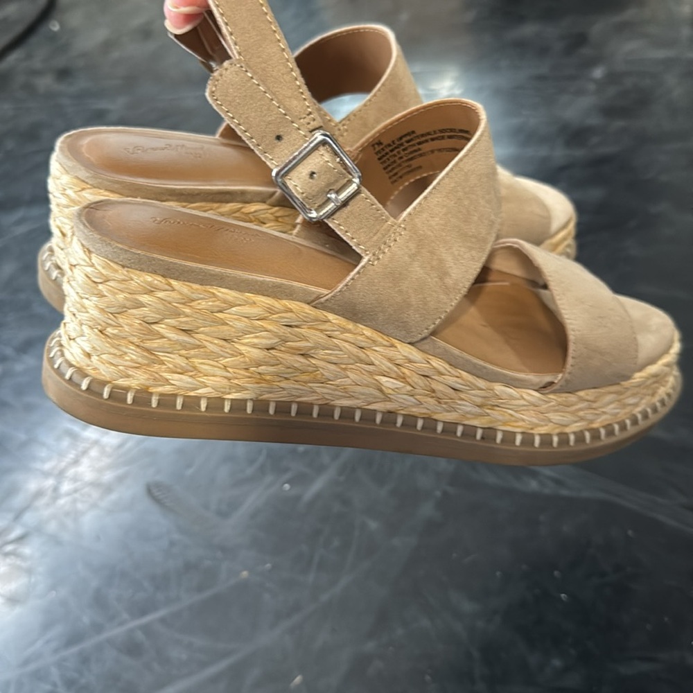 Universal Thread Sandals - image 6